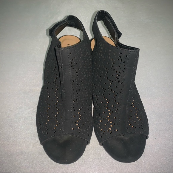 Super Cute Ankle Velcro Strap-On Heeled Booties! - Picture 3 of 7